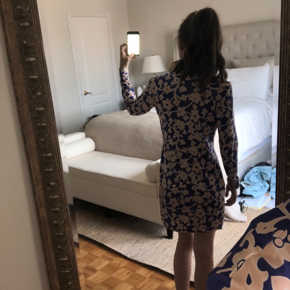 Diane Von Furstenberg Long Sleeve Shift Dress in Size 4 - Picture 6 of 6